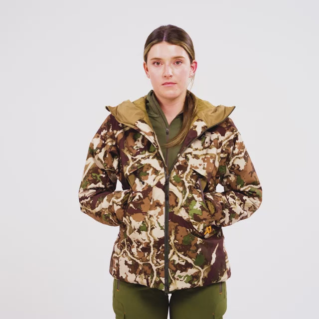 Video of a woman walking on wearing the Uncompahgre Foundry Jacket, displaying its features