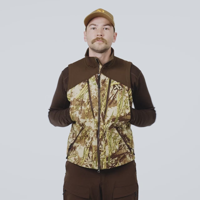 Video of a man walking on wearing the Straightline Field Vest, displaying its features.