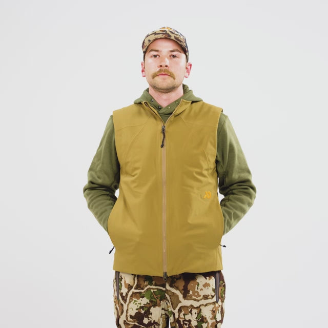 Video of a man walking on wearing the Tenoest Vest, displaying its features.